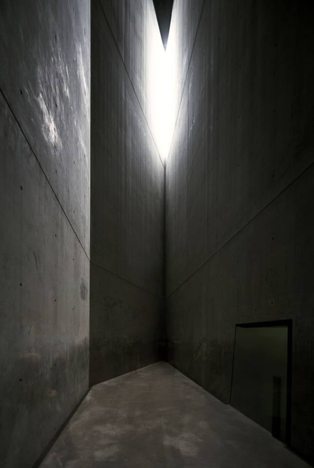 Daniel Libeskind, Jewish Museum, Berlin[link]/current/daniel-libeskind2.html[/link]